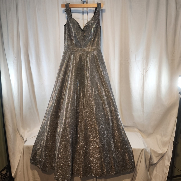 Fiesta Fashion Silver Sparkle Full Length Dress Size Medium